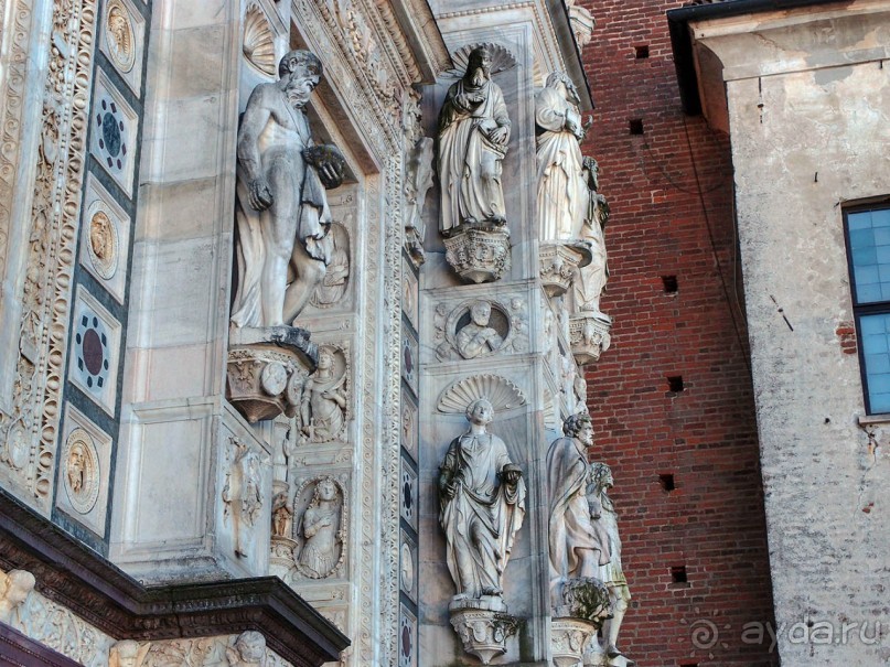 Чертоза ди Павиа — шедевр среди полей