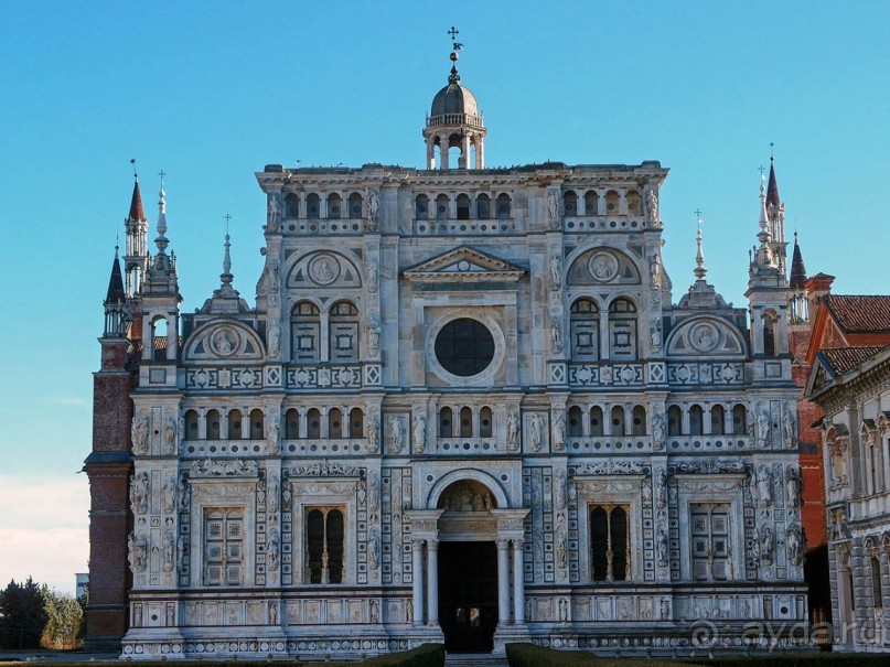 Чертоза ди Павиа — шедевр среди полей