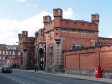 Красивых любят чаще и прилежней