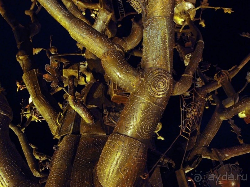 Тбилиси в тёмном и сверкающем плаще