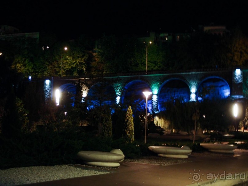 Тбилиси в тёмном и сверкающем плаще