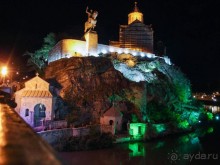 Тбилиси в тёмном и сверкающем плаще