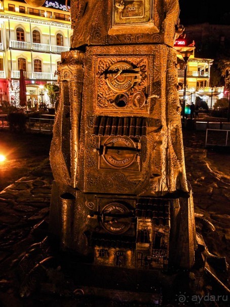 Тбилиси в тёмном и сверкающем плаще