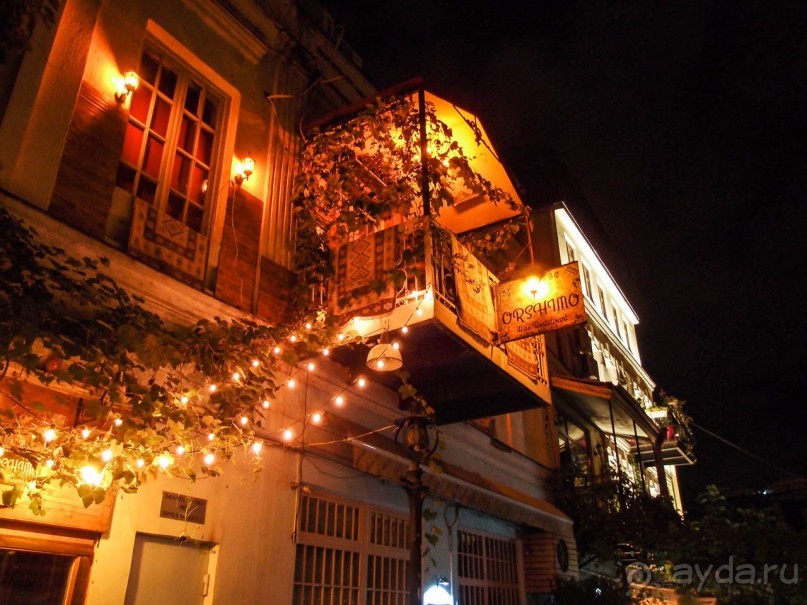 Тбилиси в тёмном и сверкающем плаще