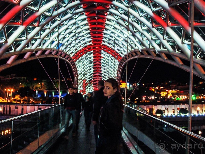 Тбилиси в тёмном и сверкающем плаще