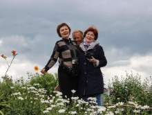 Город — кроликам, девочкам — цветы!