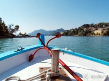 Самолет летит в Канóни