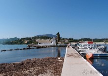 Самолет летит в Канóни