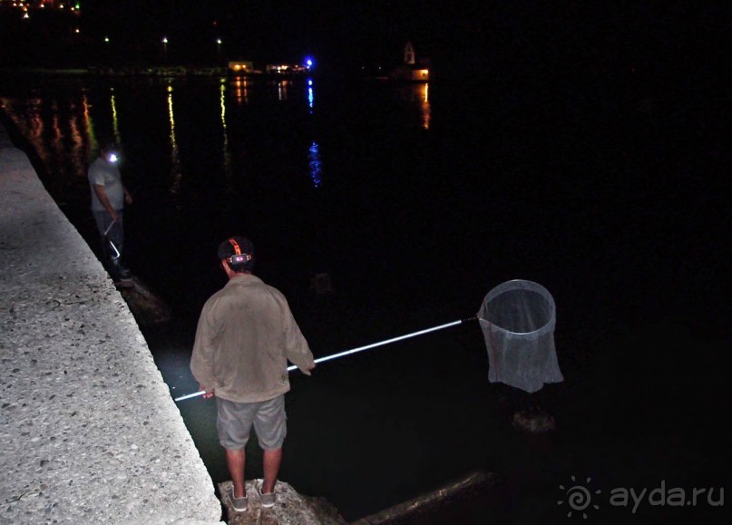 Самолет летит в Канóни