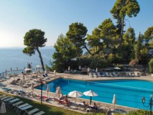 Самолет летит в Канóни