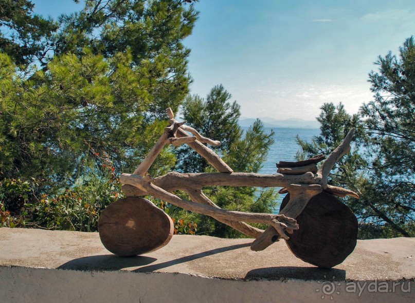 Самолет летит в Канóни