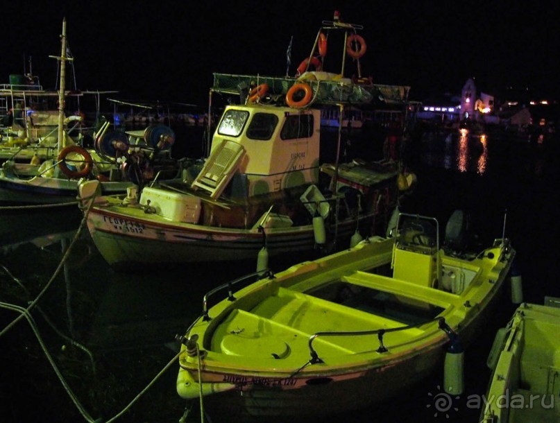 Самолет летит в Канóни