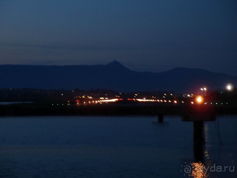 Самолет летит в Канóни