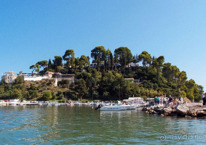 Самолет летит в Канóни