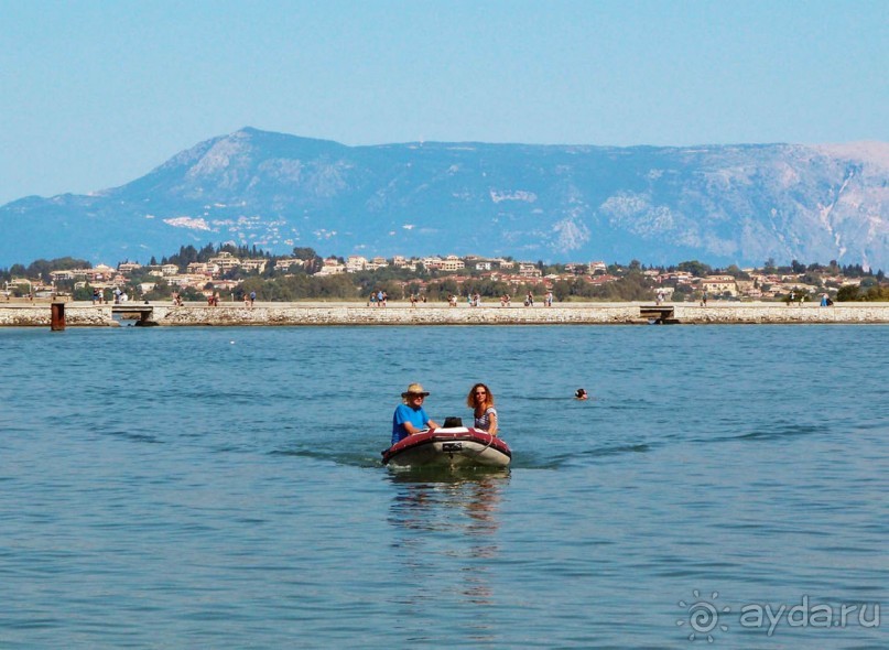 Самолет летит в Канóни