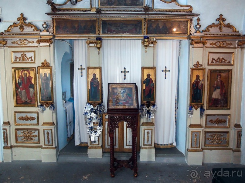 Самолет летит в Канóни