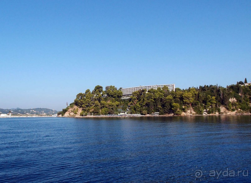 Самолет летит в Канóни