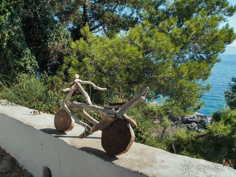 Самолет летит в Канóни