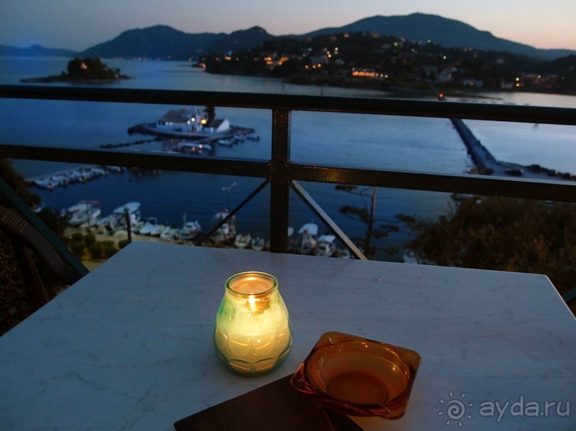 Самолет летит в Канóни