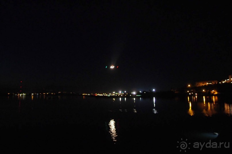 Самолет летит в Канóни