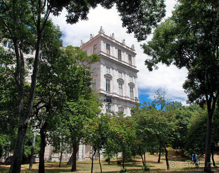 Интерьеры дворца Ажуда