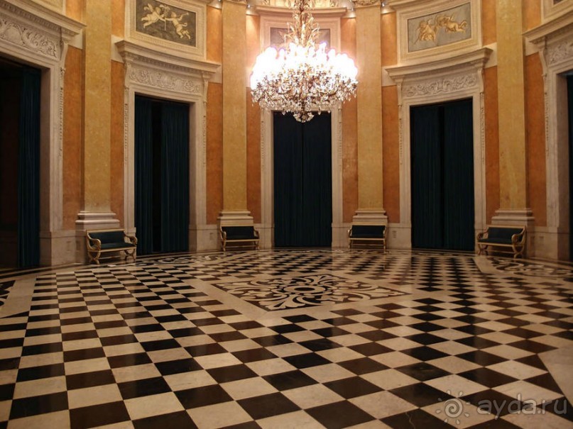 Интерьеры дворца Ажуда