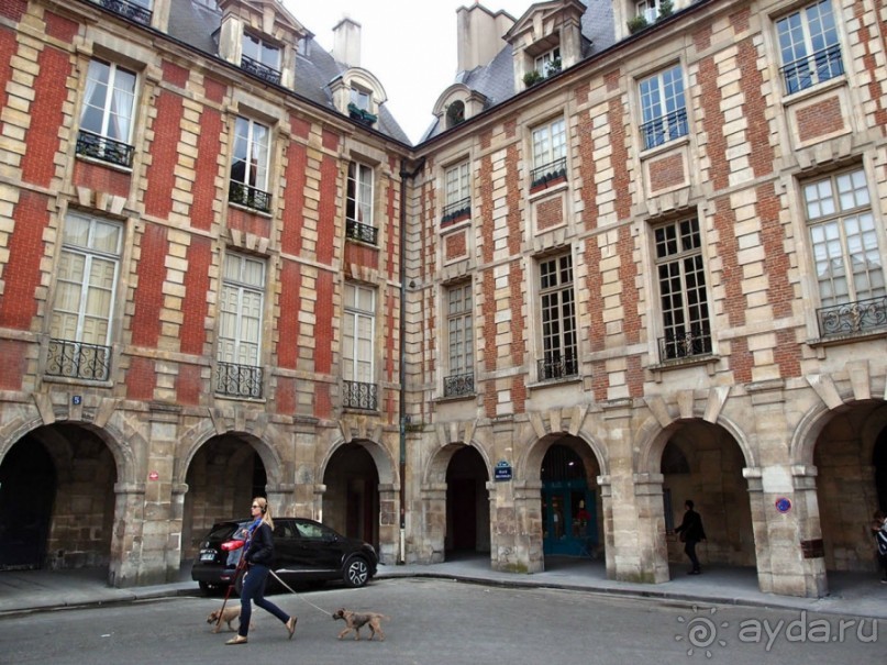 Секретная дверца Сюлли