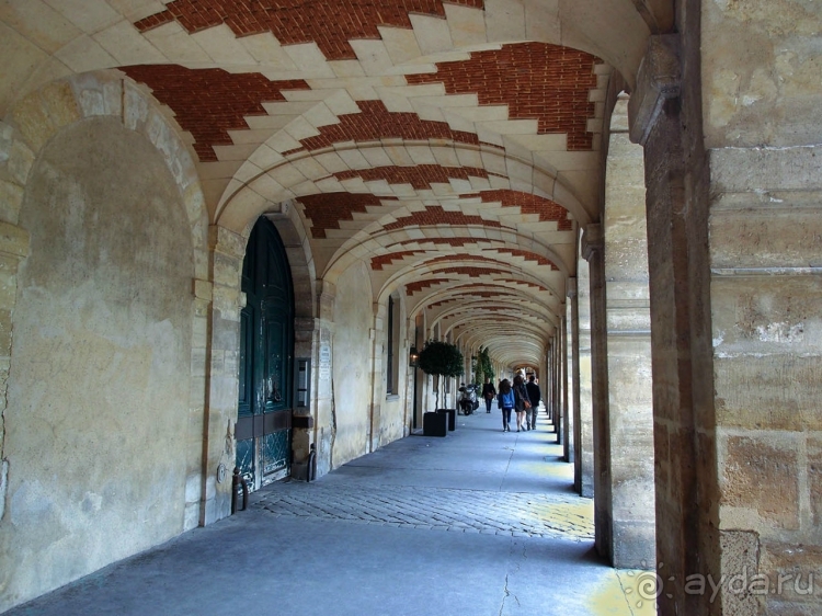 Секретная дверца Сюлли