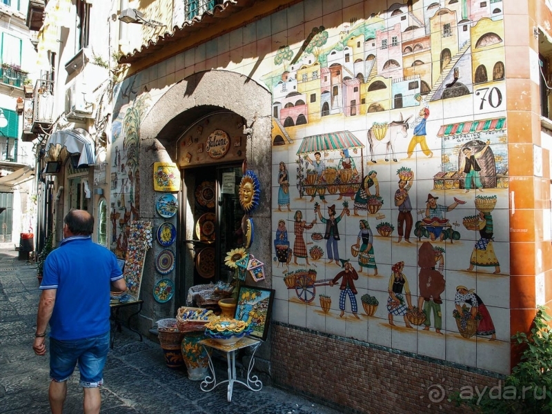 Альбом истории "Палитра Виетри-суль-Маре "