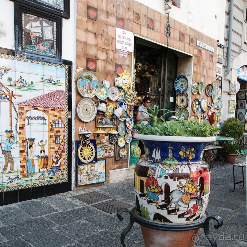 Альбом истории "Палитра Виетри-суль-Маре "