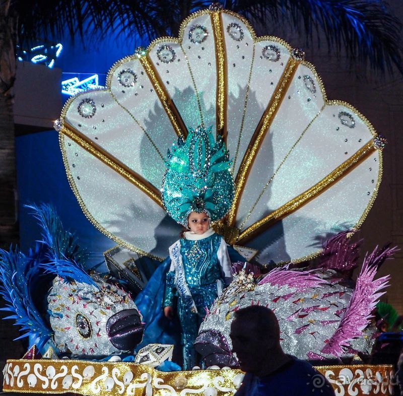 Слишком темно, феерически ярко