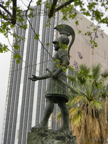 На донышке медного кувшина