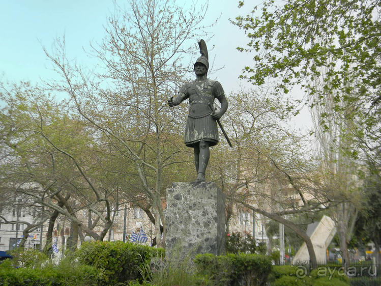 На донышке медного кувшина