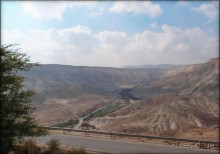 На высоком обрыве