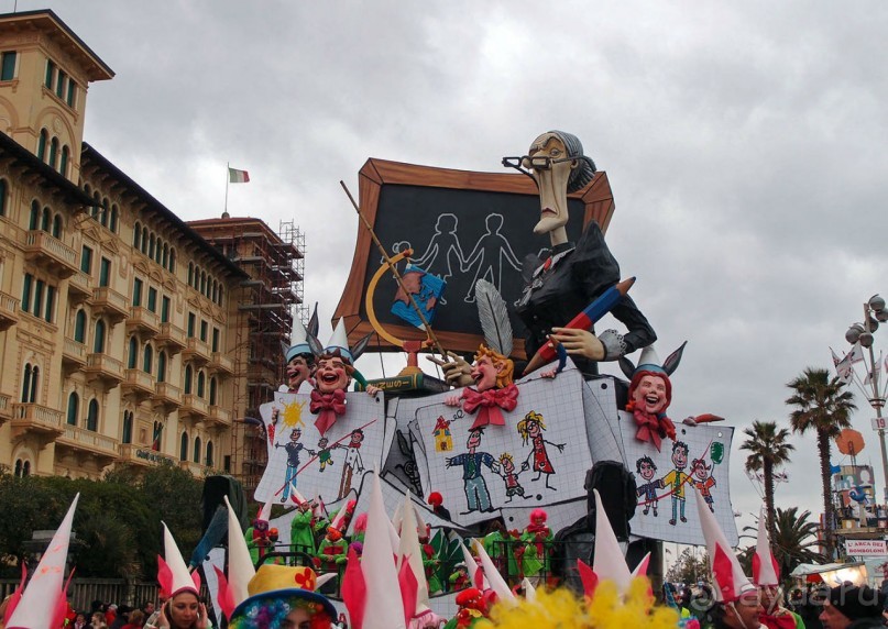 Посланцы мира аллегорий (Виареджо)