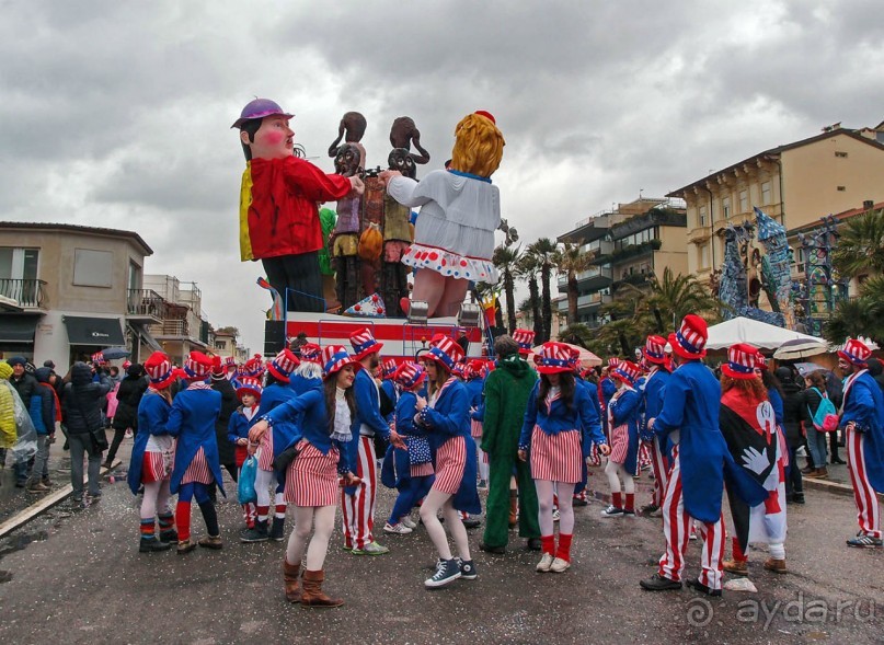 Посланцы мира аллегорий (Виареджо)