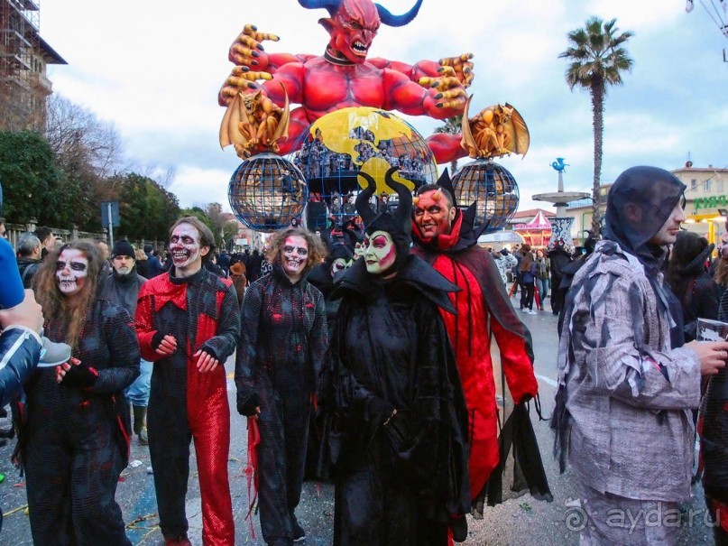 Посланцы мира аллегорий (Виареджо)