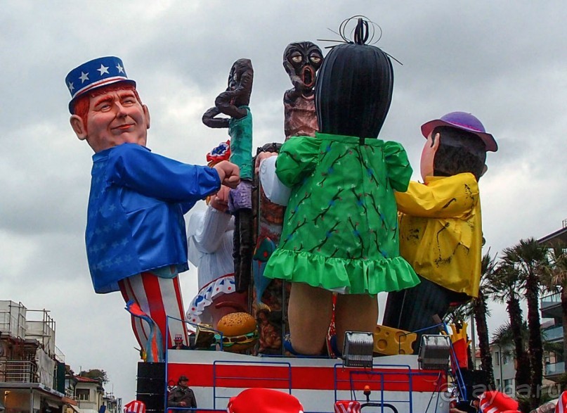 Посланцы мира аллегорий (Виареджо)