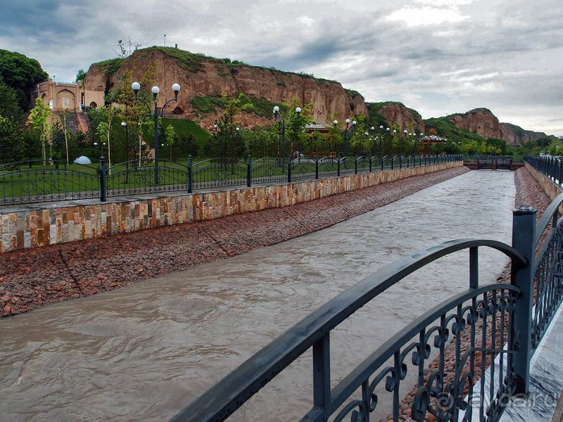 Долгий день в дождливом Самарканде Долгий день в дождливом Самарканде
