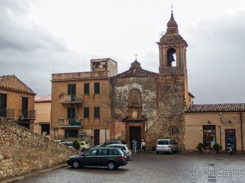 Кастельбуоно. Графский замок