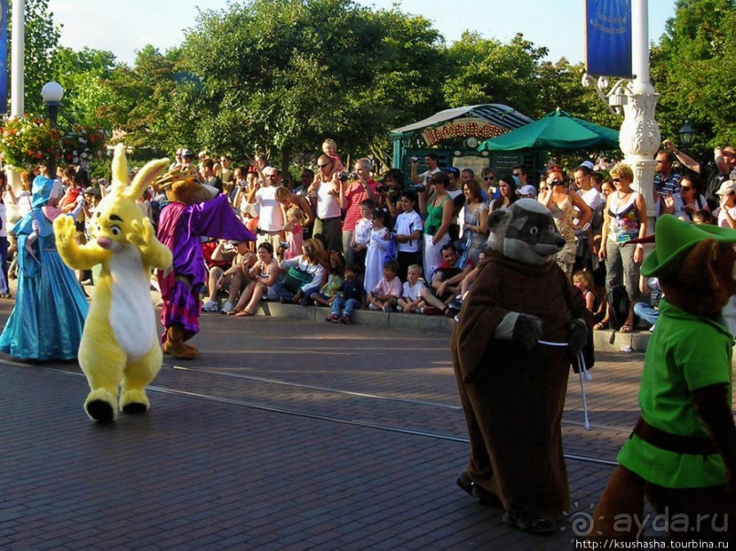 Евродисней. По главной улице с оркестром