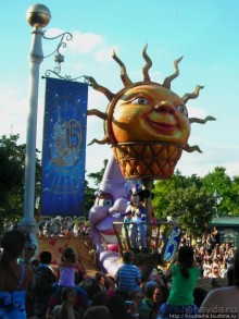 Евродисней. По главной улице с оркестром