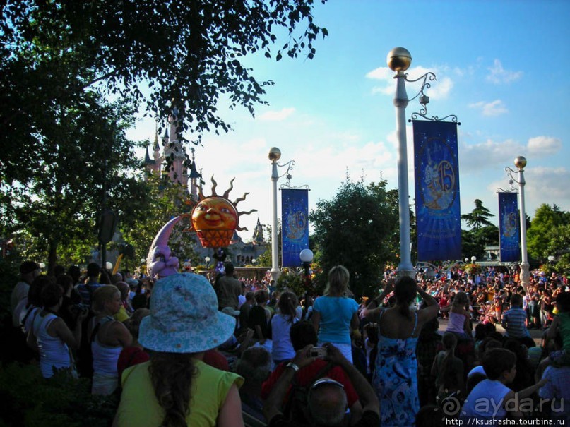 Евродисней. По главной улице с оркестром