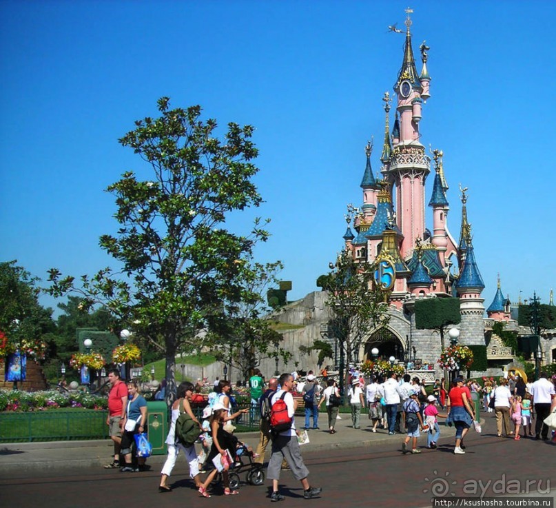 Евродисней. По главной улице с оркестром