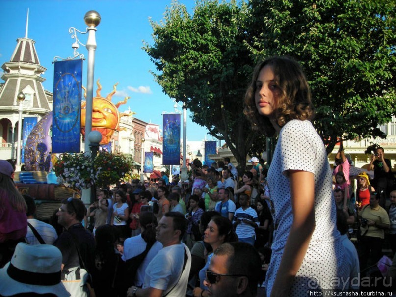Евродисней. По главной улице с оркестром