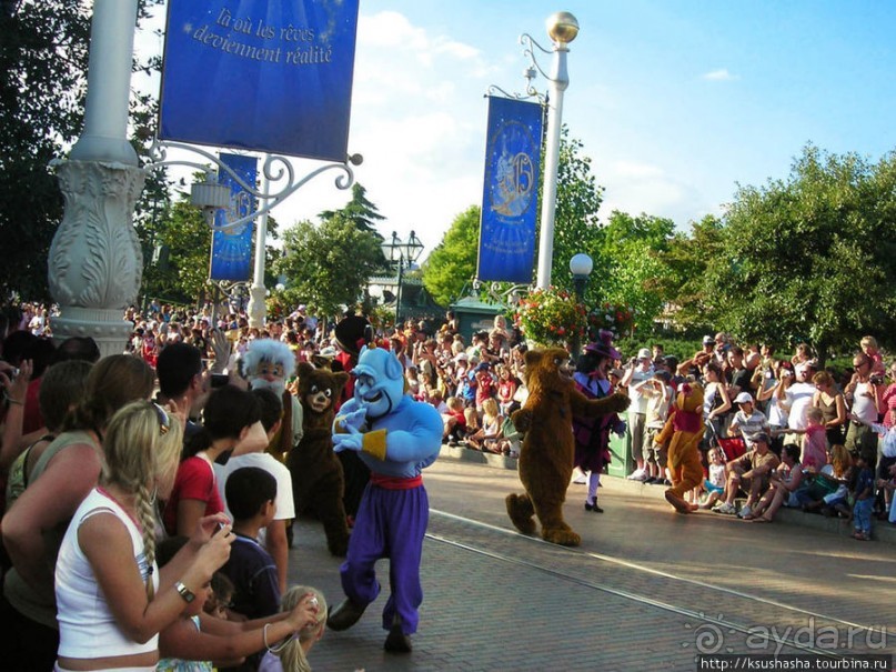 Евродисней. По главной улице с оркестром