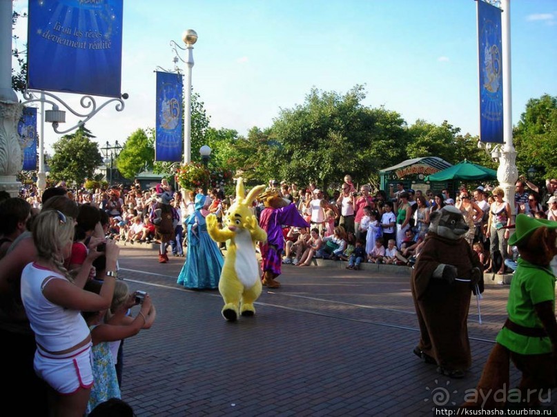 Евродисней. По главной улице с оркестром
