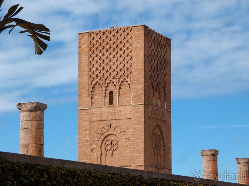 Младшая сестра Хиральды и Королевский мавзолей