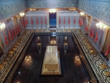 Младшая сестра Хиральды и Королевский мавзолей