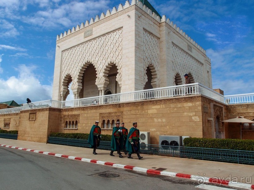 Младшая сестра Хиральды и Королевский мавзолей